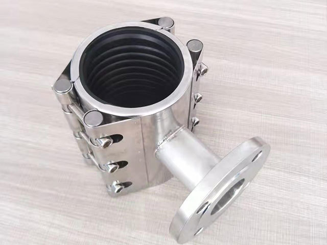 What are the effects of different installation environments on the Pipe clamp straub